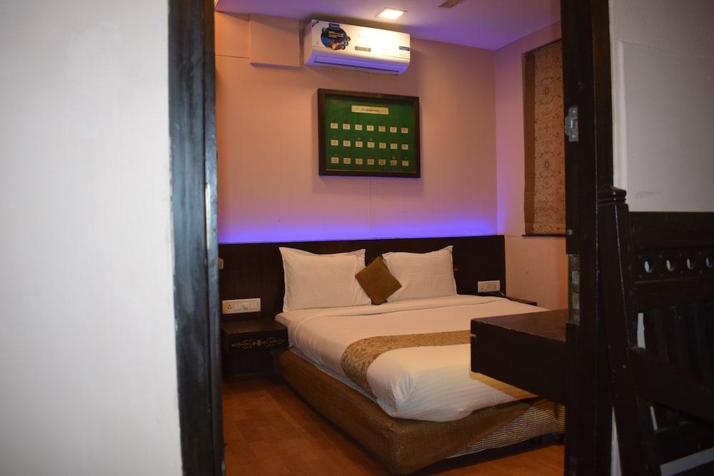 Jc Chalet Mumbai Bagian luar foto