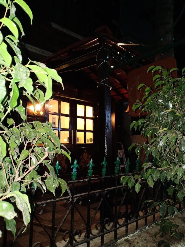Jc Chalet Mumbai Bagian luar foto